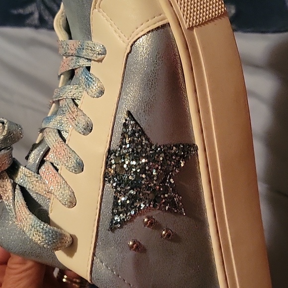 Corkys - Picture 2 of 4